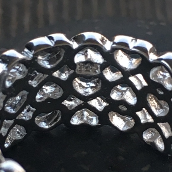 Wide 925 Silver Hearts Ring - Picture 6 of 6